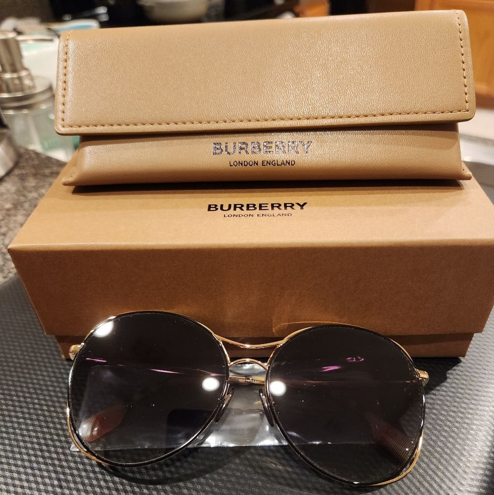 Burberry Sunglasses BE3105